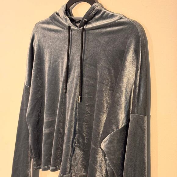 Forever 21 Gray Velvet Cropped Hoodie - Size S - Soft Luxe Pullover Sweatshirt - Picture 7 of 7